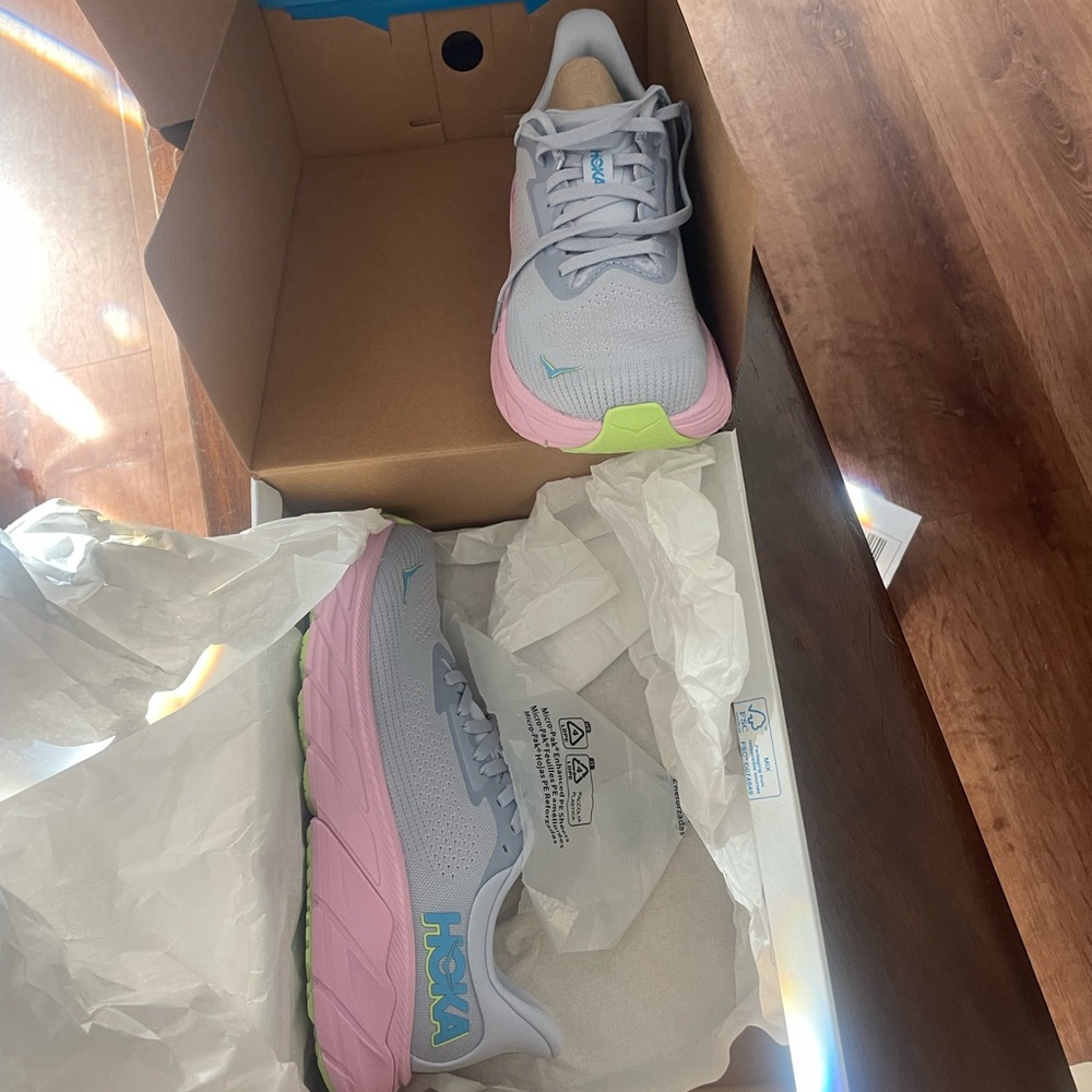 Hoka 
Size 7B
Wide Arahi 
Never worn
Missed the return date